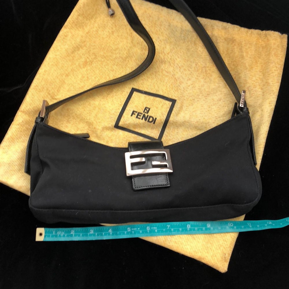 FENDI shoulder bag w/ double zip, magnetic closure
